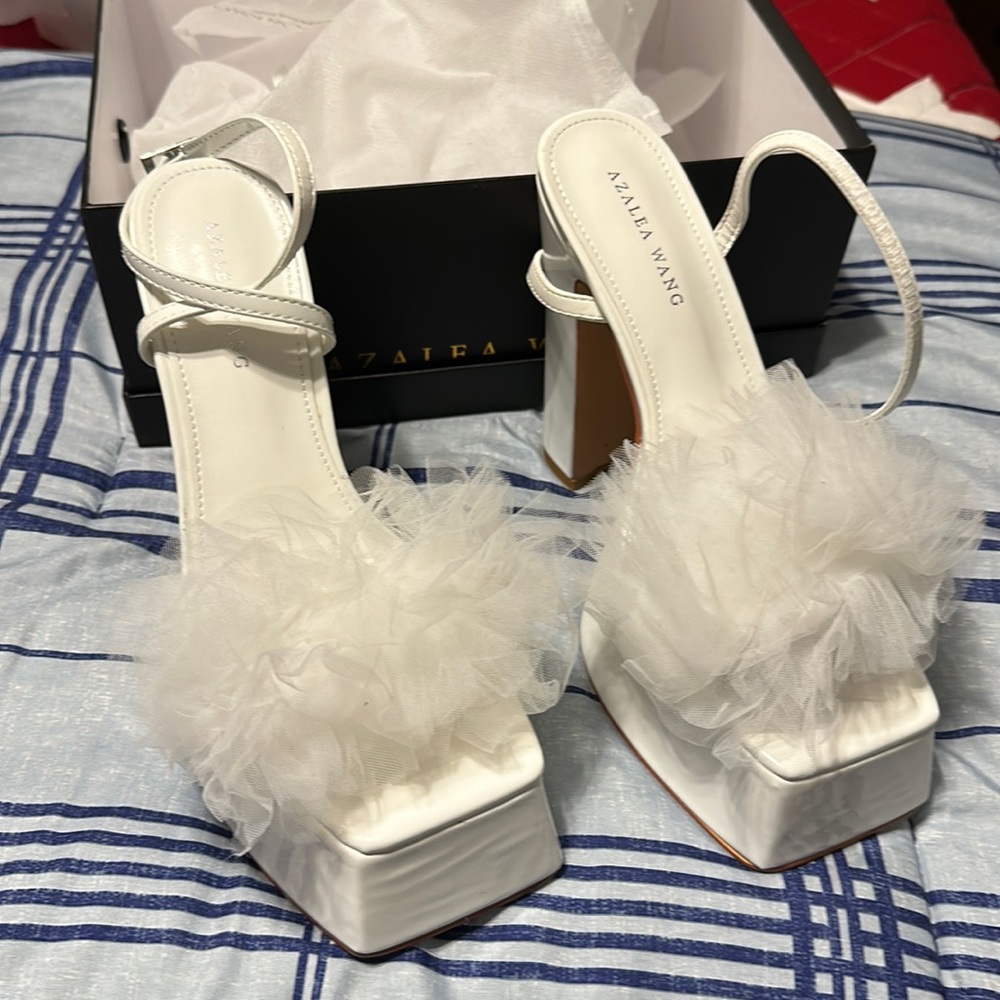 Azalea Wang Stlyle Colada White Platform Sandals